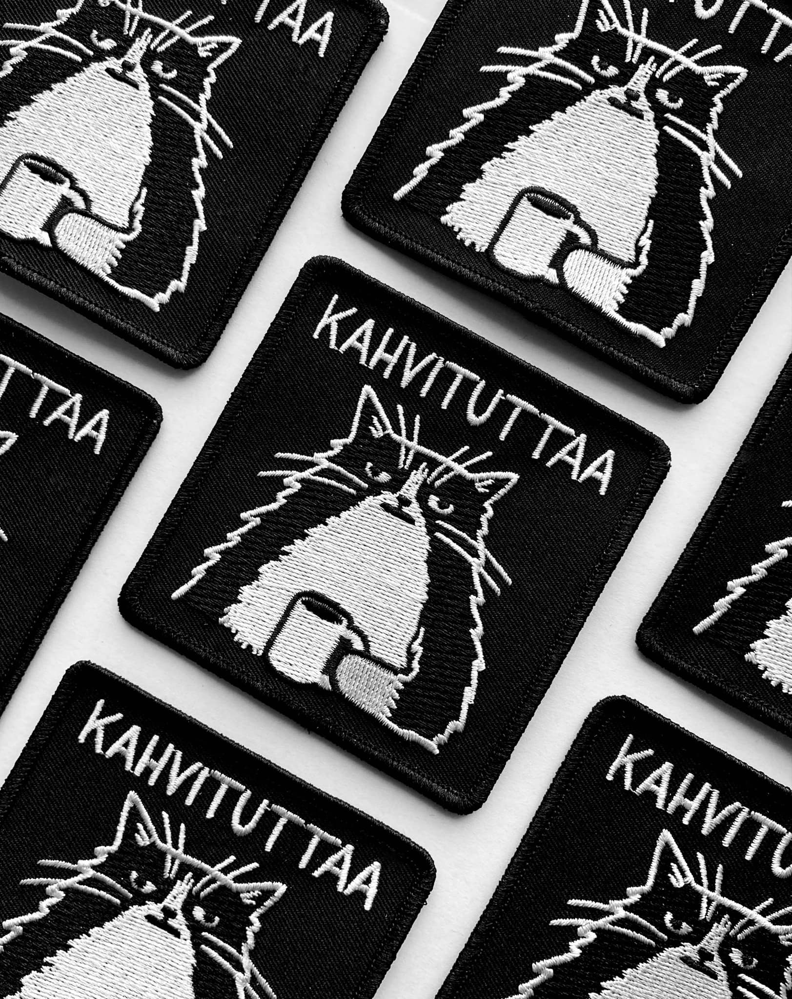Darrakatti Kahvituttaa- kangasmerkki