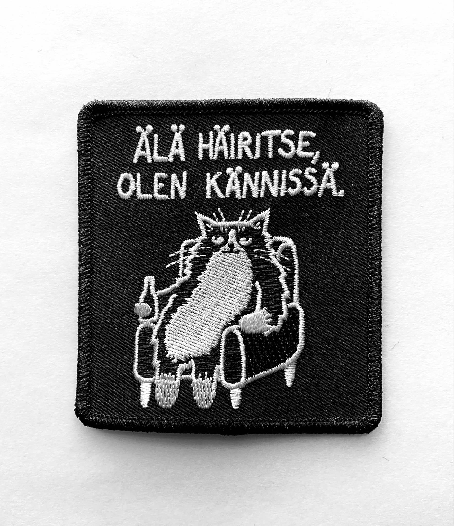 Darrakatti Älä häiritse, olen kännissä- kangasmerkki