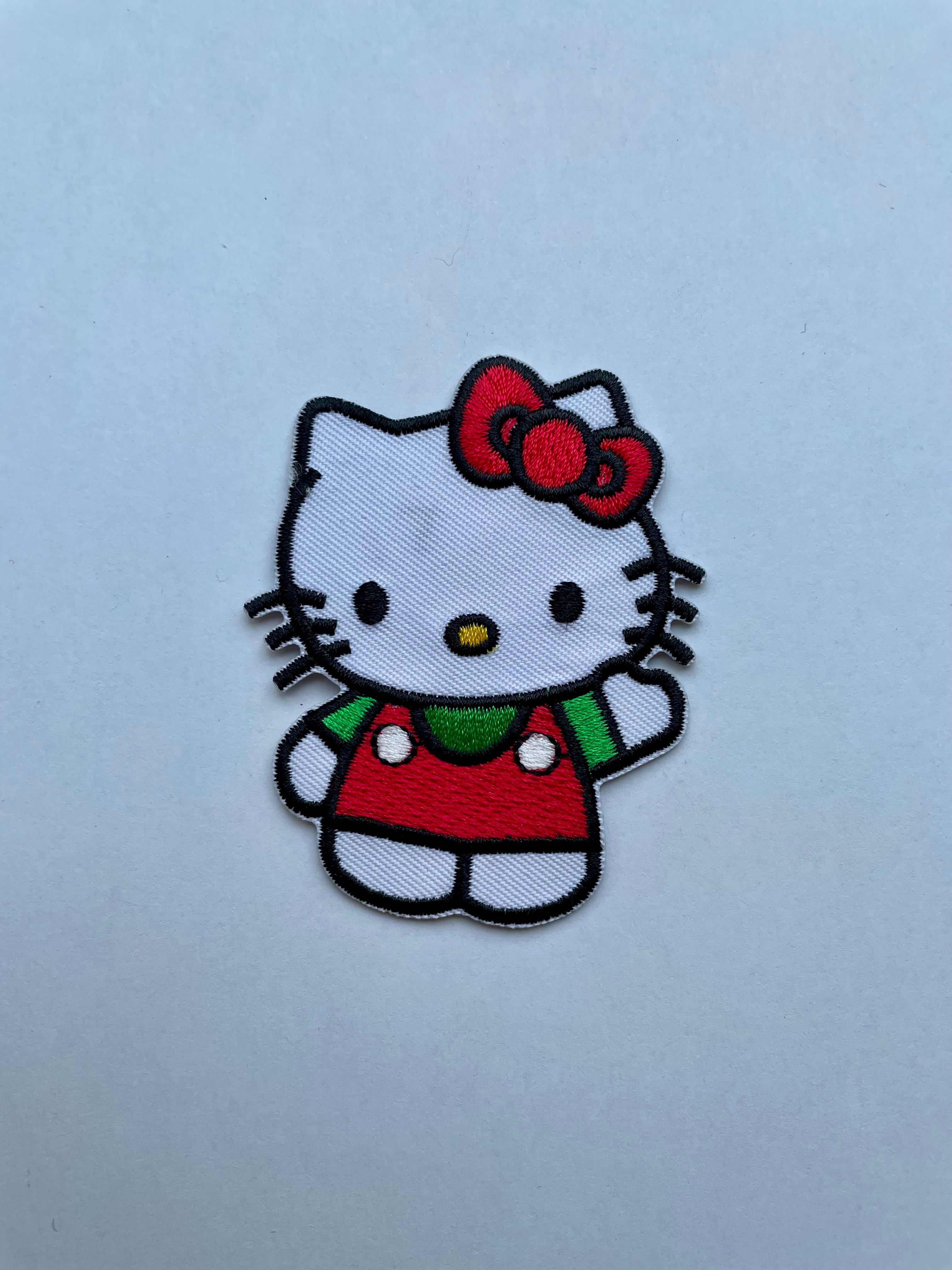 Hello Kitty kangasmerkki