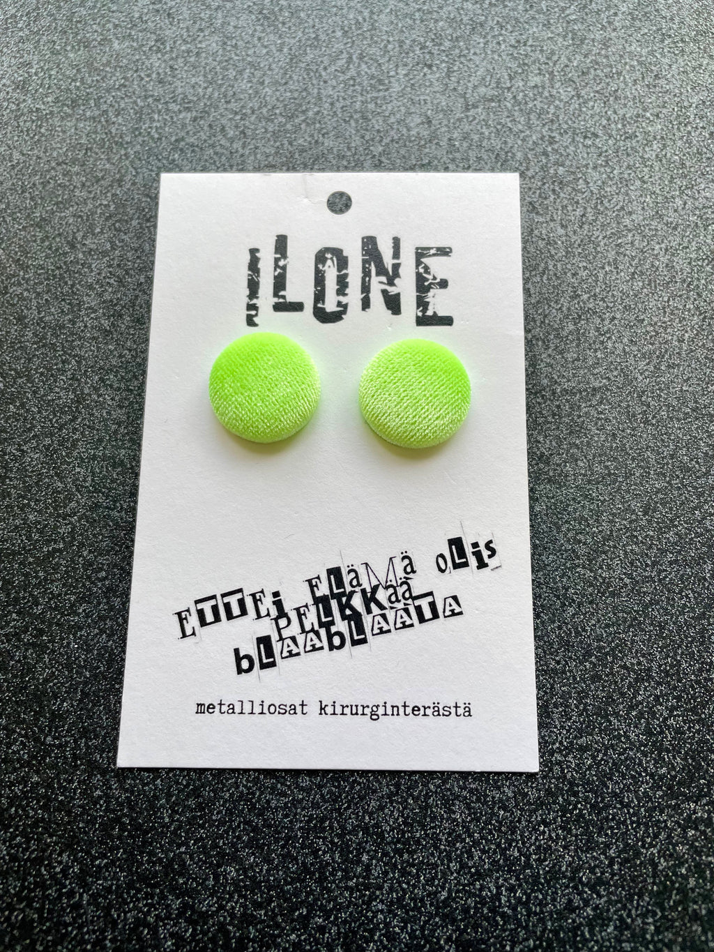 Ilone samettinappikorvakorut