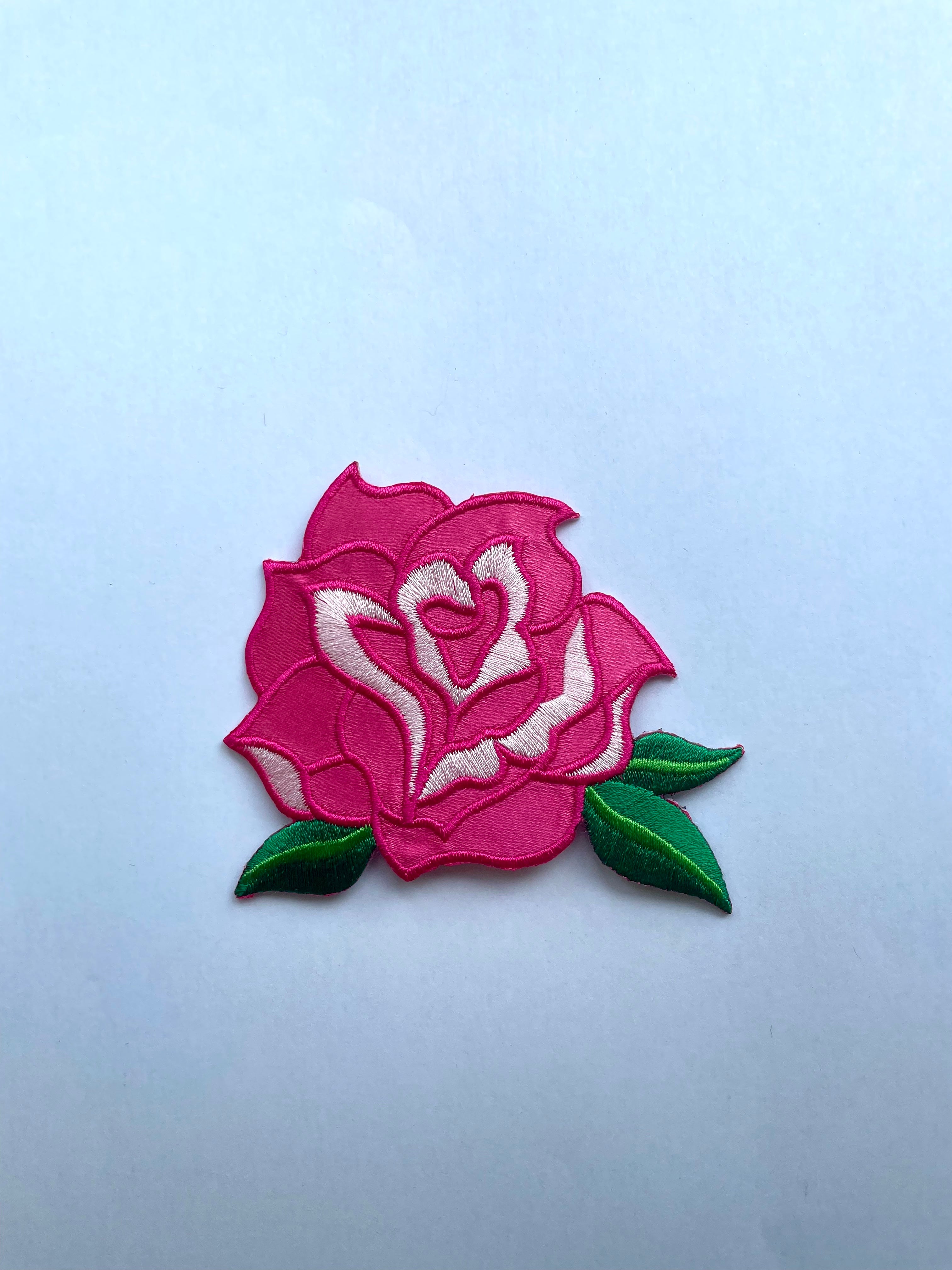 Pinkki ruusu kangasmerkki