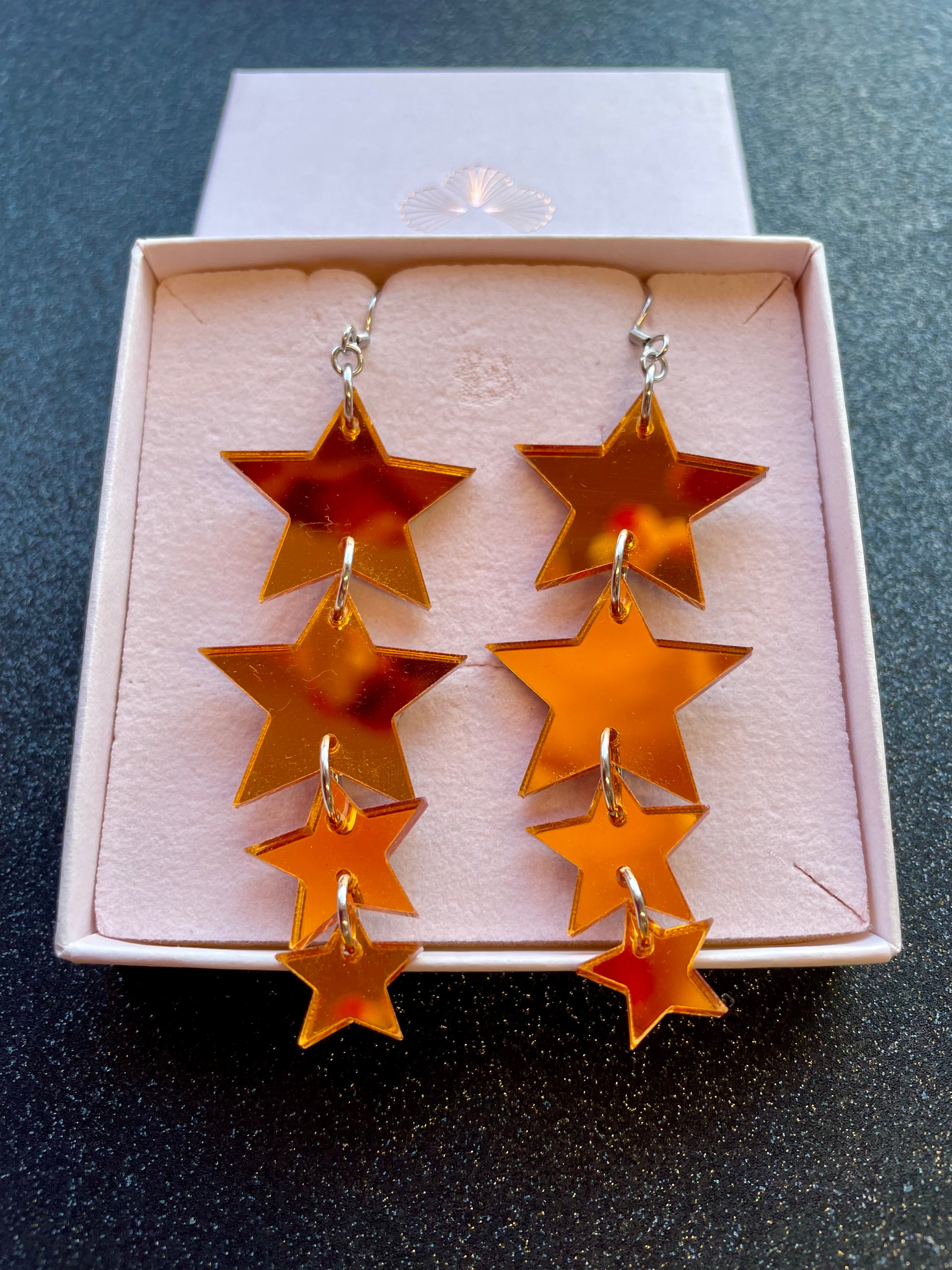Ruffle Army oranssit tähtikorvakorut