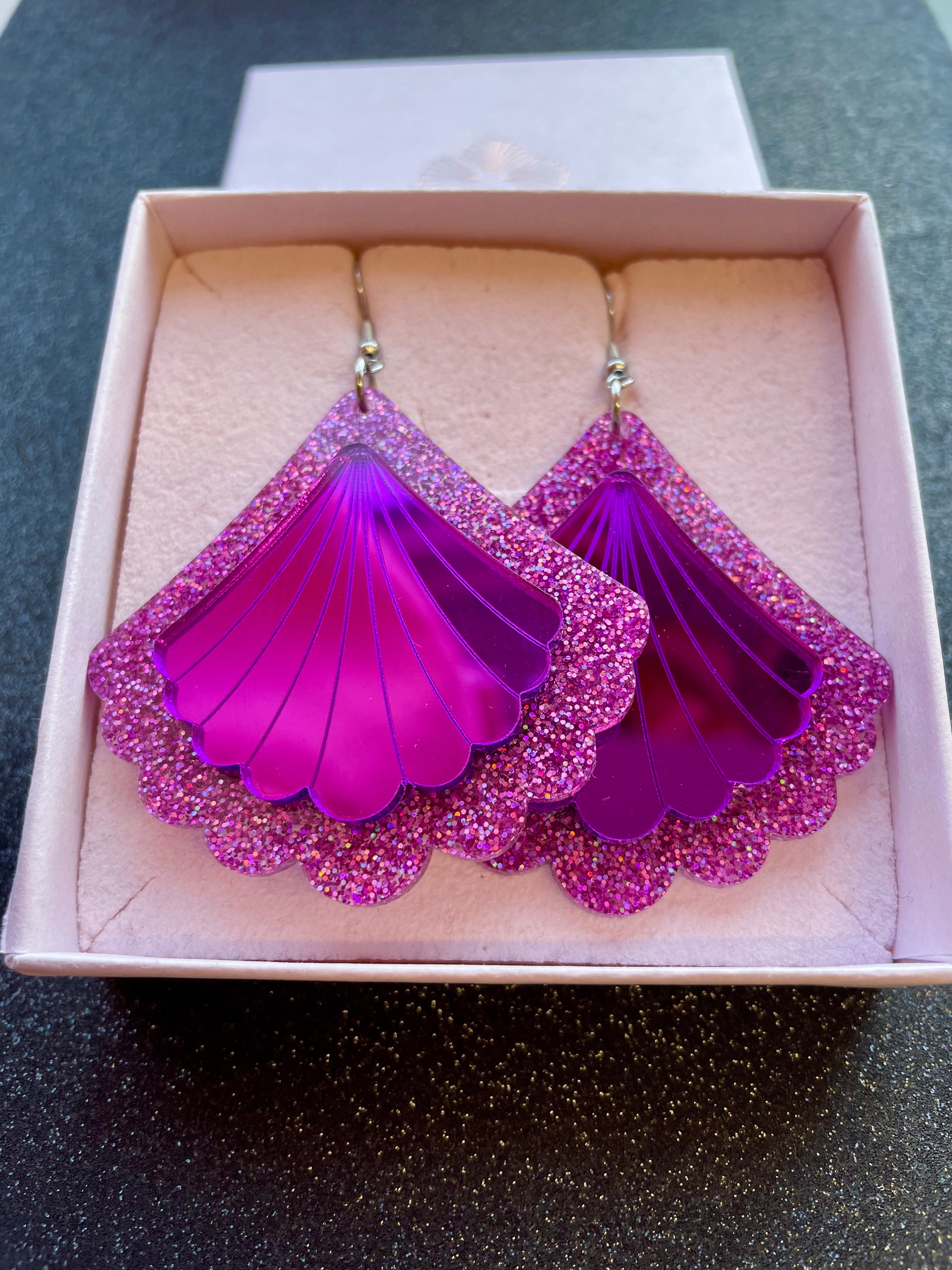 Ruffle Army violetit glittersimpukkakorvakorut